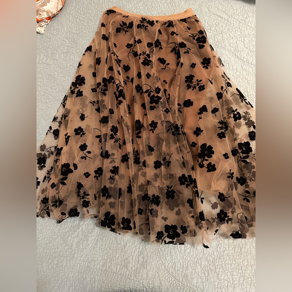 Lined tulle skirt brown with black flower overlay
